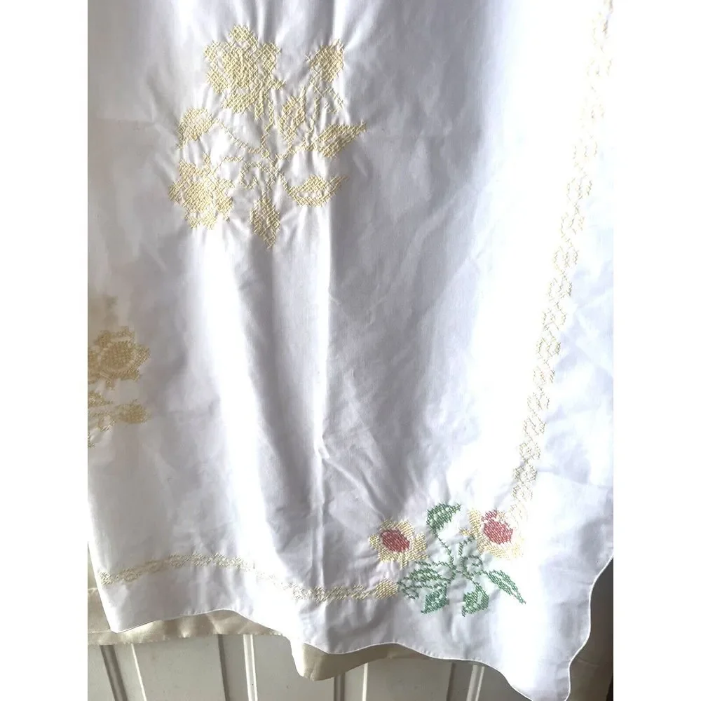 Vintage Hand Cross Stitch Floral Table Runner Tablecloth Scalloped Edge 48x24‎